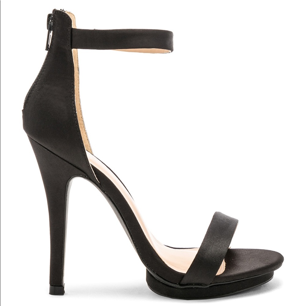 Heel in black